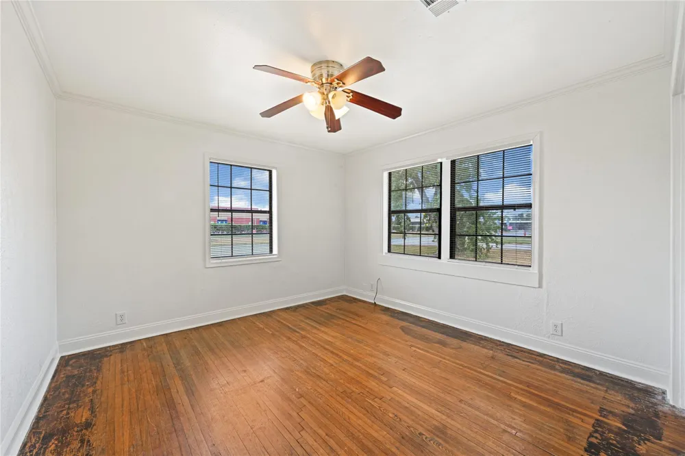 119 West Avenue Pasadena, TX 77502