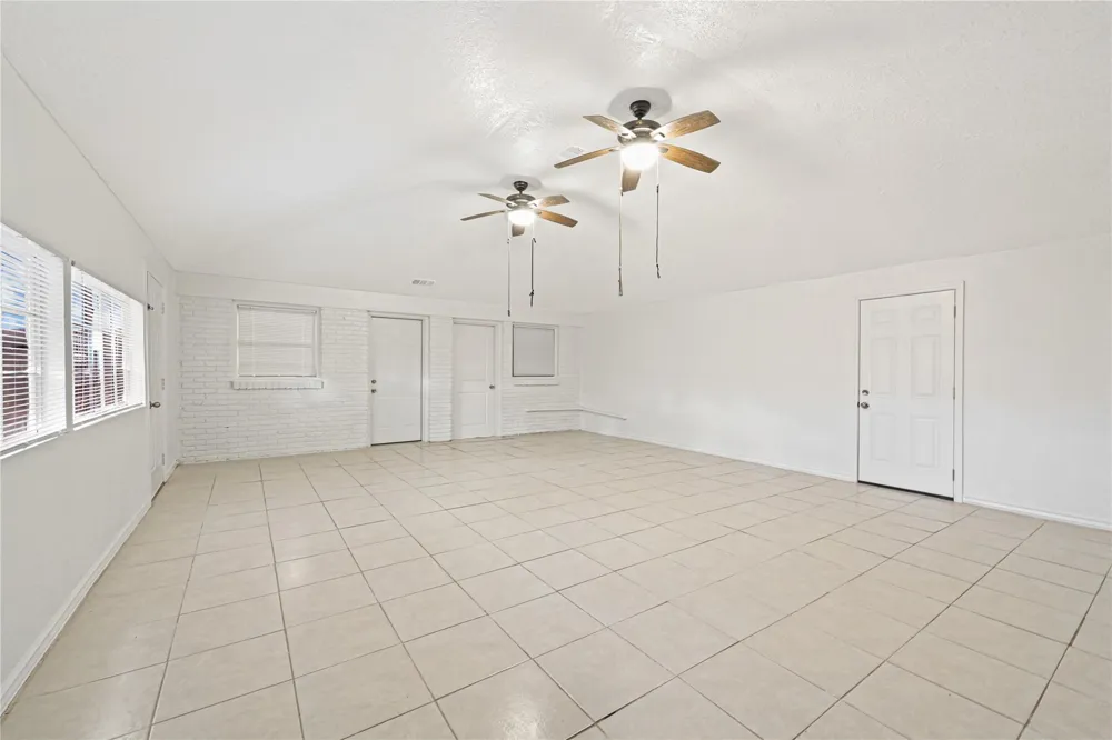 119 West Avenue Pasadena, TX 77502