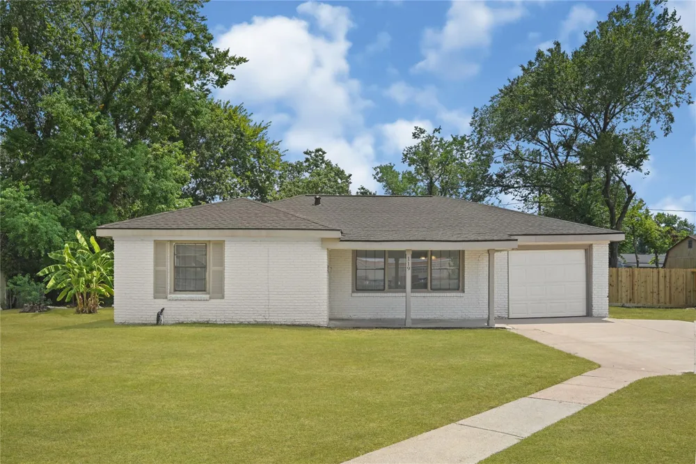 119 West Avenue Pasadena, TX 77502