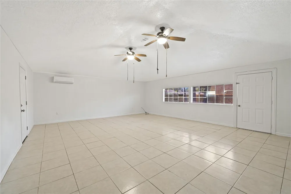 119 West Avenue Pasadena, TX 77502