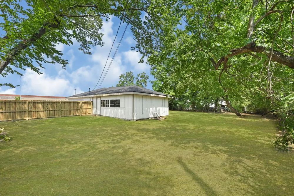 119 West Avenue Pasadena, TX 77502