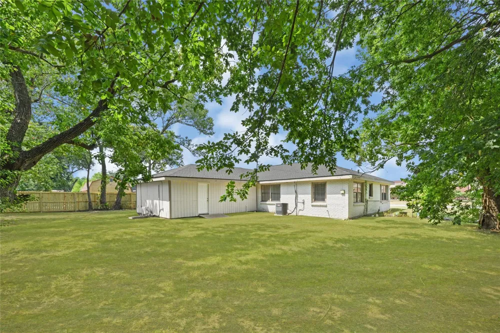 119 West Avenue Pasadena, TX 77502