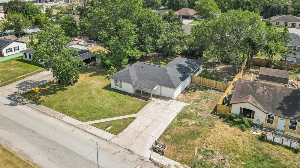 119 West Avenue Pasadena, TX 77502