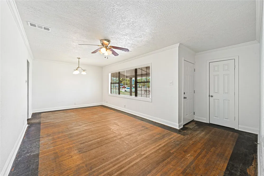 119 West Avenue Pasadena, TX 77502