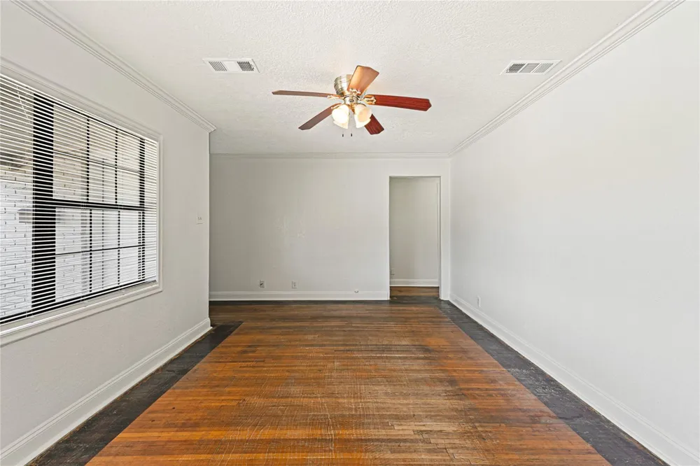 119 West Avenue Pasadena, TX 77502