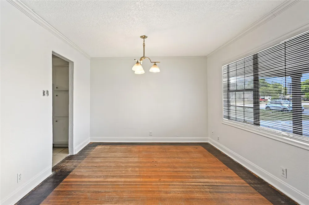 119 West Avenue Pasadena, TX 77502