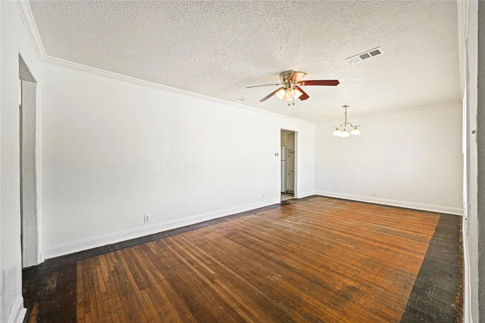 119 West Avenue Pasadena, TX 77502