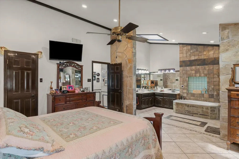 407 Vz County Road 1711 Grand Saline, TX 75140