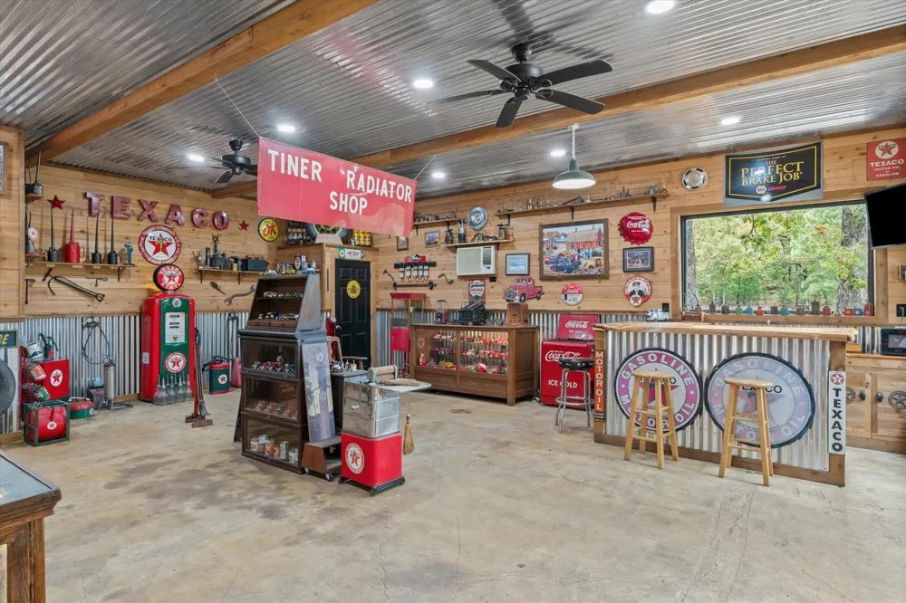 407 Vz County Road 1711 Grand Saline, TX 75140