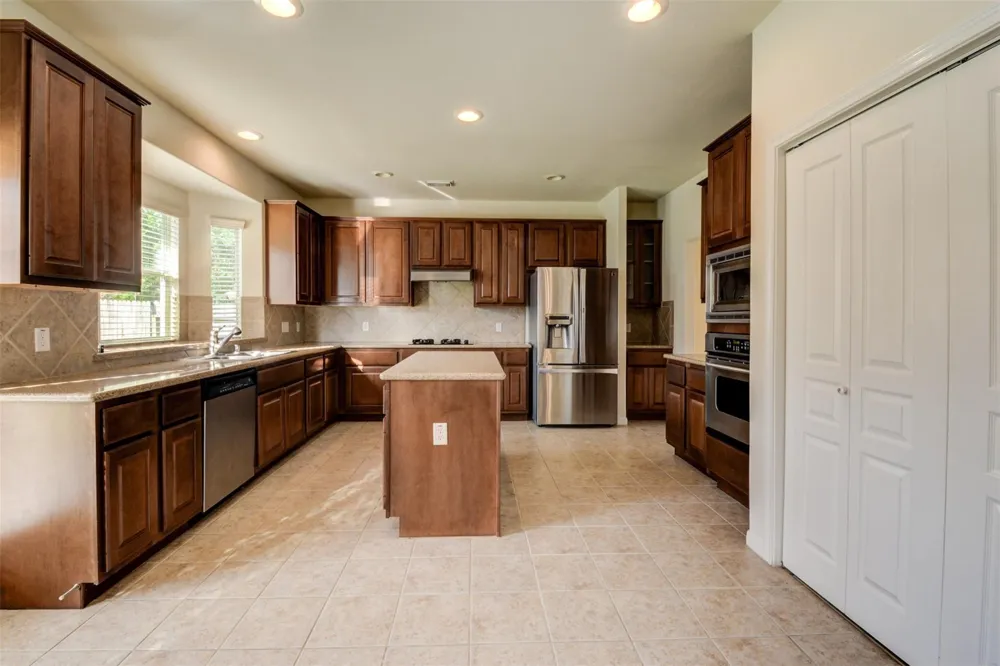 9115 Memorial Valley Drive Spring, TX 77379