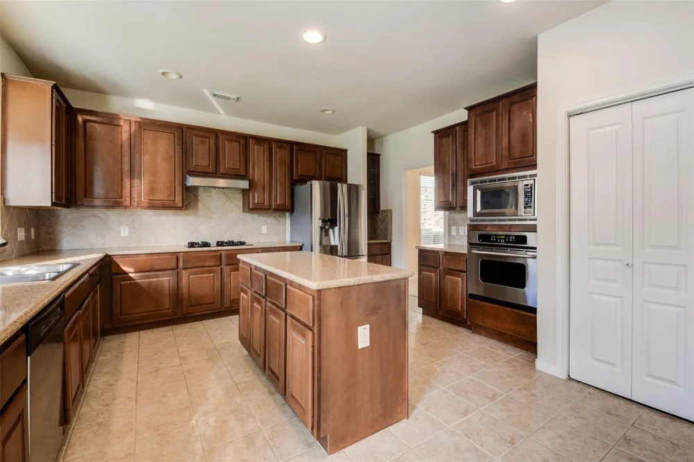 9115 Memorial Valley Drive Spring, TX 77379