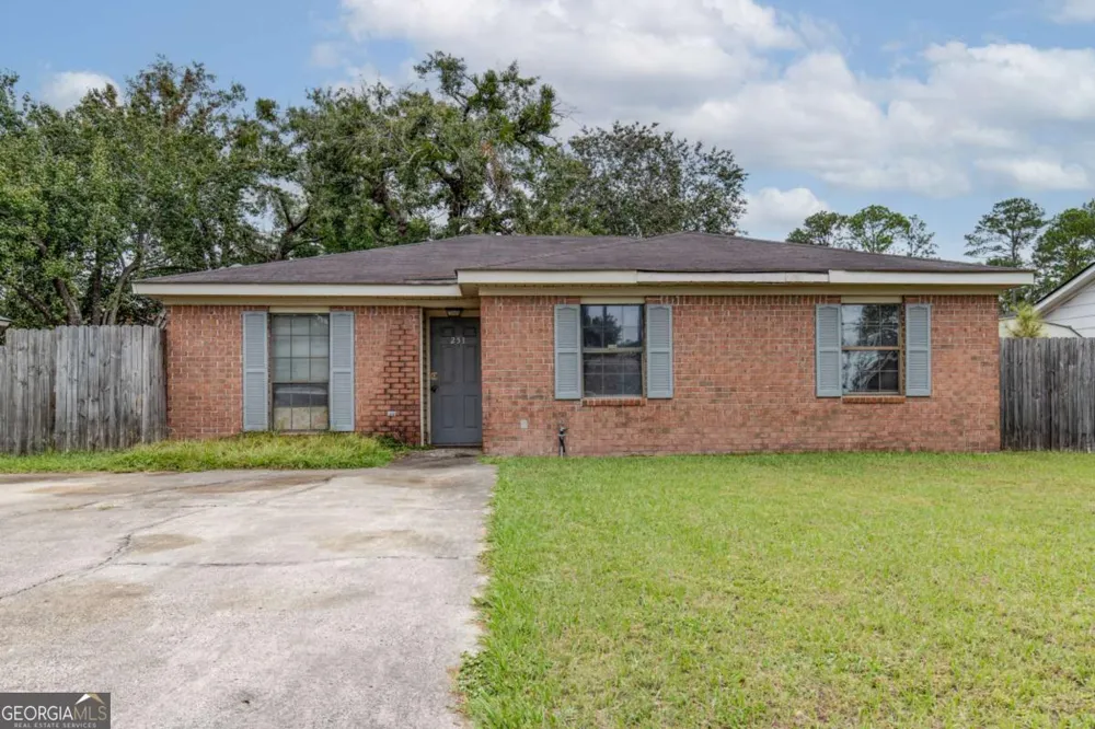 251 Garden CIR Hinesville, GA 31313