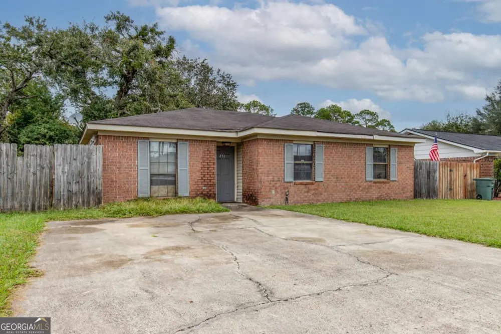 251 Garden CIR Hinesville, GA 31313