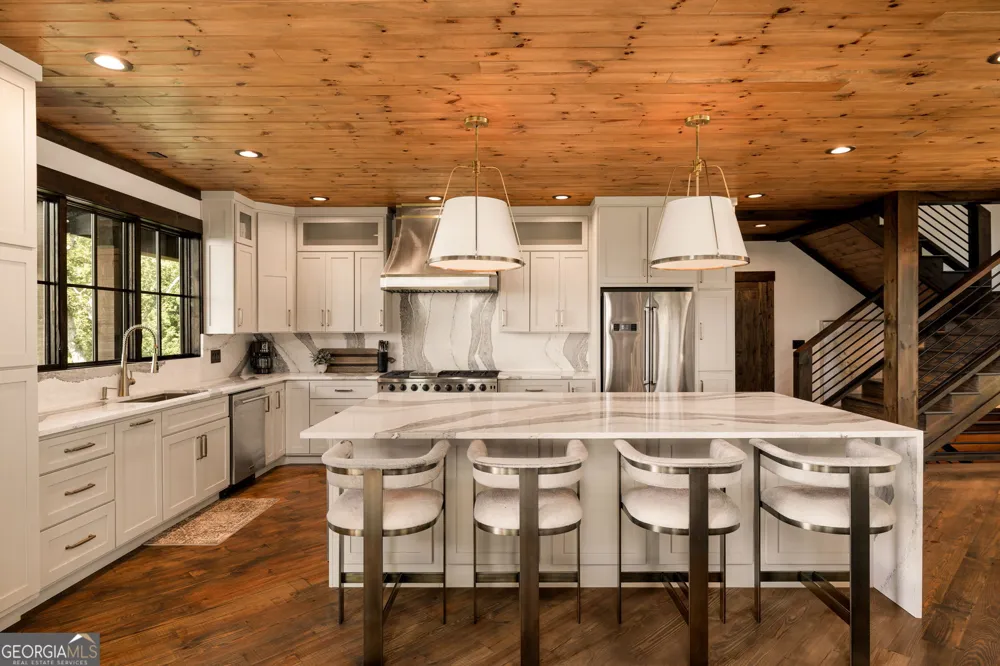 684 Overlook DR Blue Ridge, GA 30513