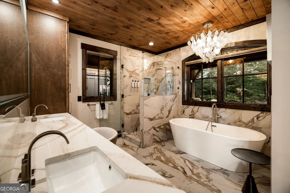 684 Overlook DR Blue Ridge, GA 30513