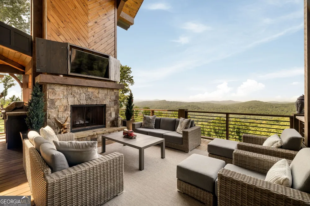 684 Overlook DR Blue Ridge, GA 30513