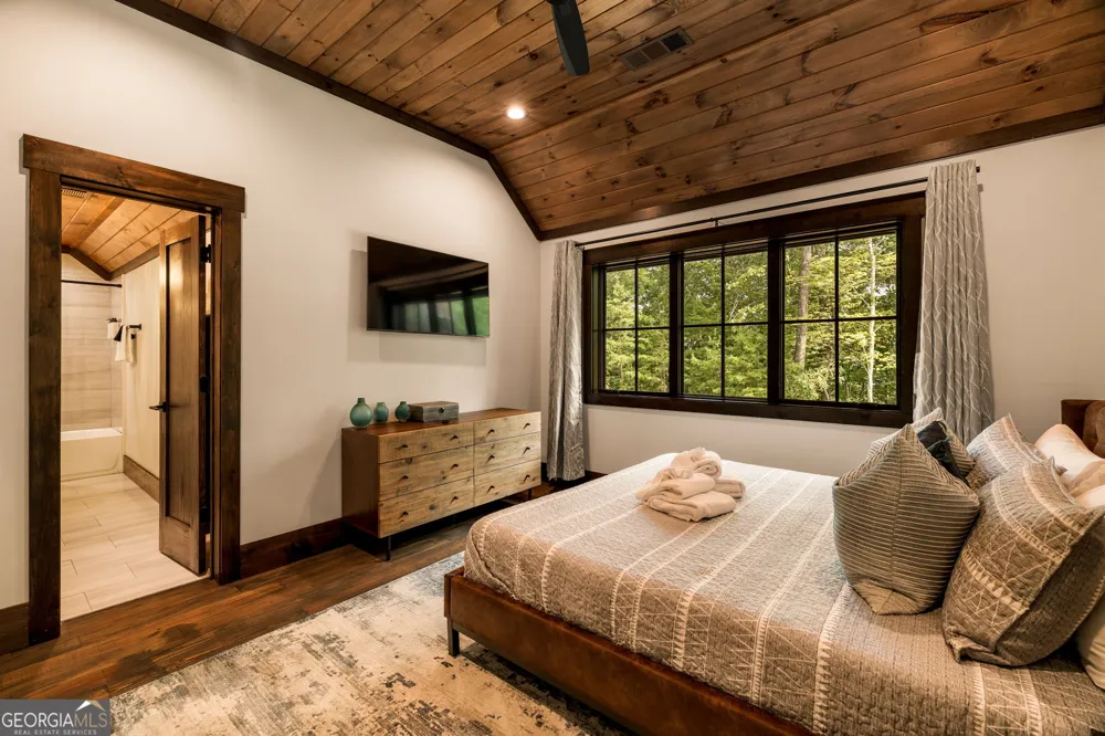 684 Overlook DR Blue Ridge, GA 30513