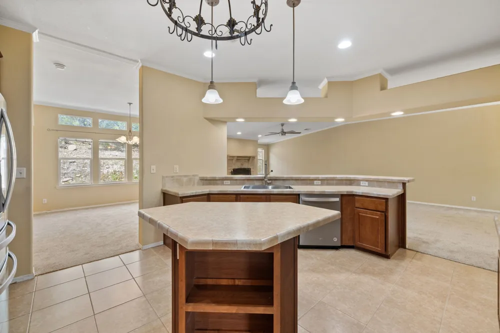 601 Lost Valley Road Dripping Springs, TX 78620