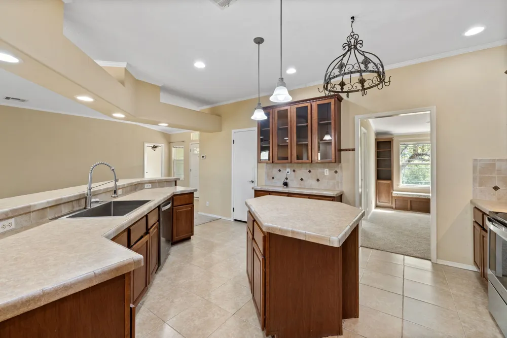 601 Lost Valley Road Dripping Springs, TX 78620