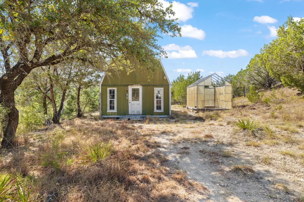601 Lost Valley Road Dripping Springs, TX 78620