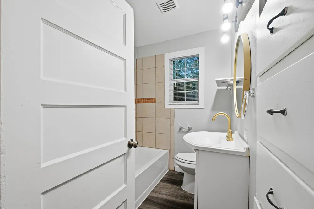 908 Forrest Avenue Cleburne, TX 76033