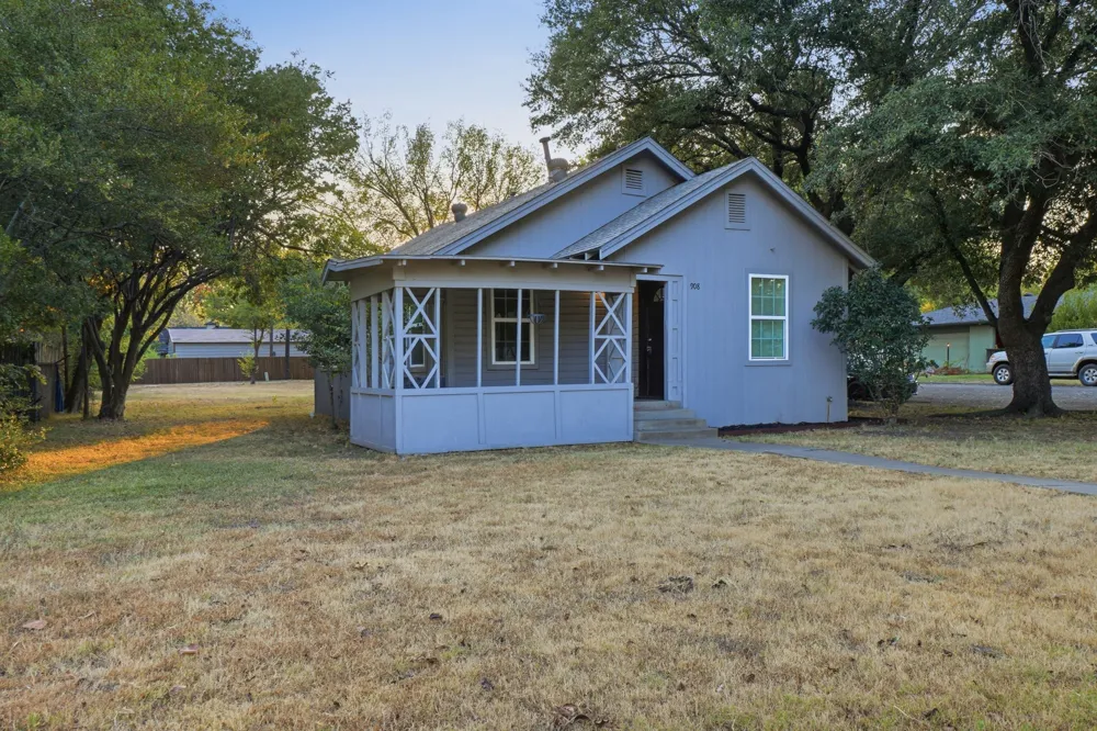 908 Forrest Avenue Cleburne, TX 76033