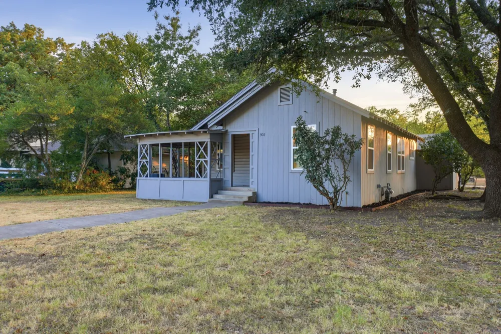 908 Forrest Avenue Cleburne, TX 76033