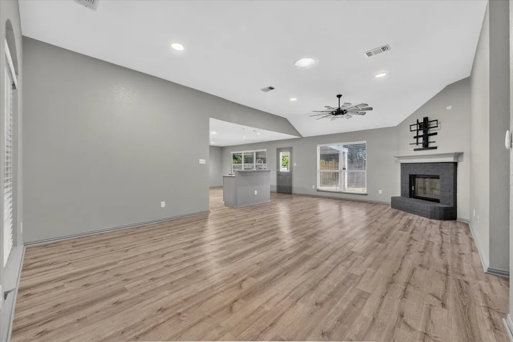 279 Vaden Avenue Burleson, TX 76028