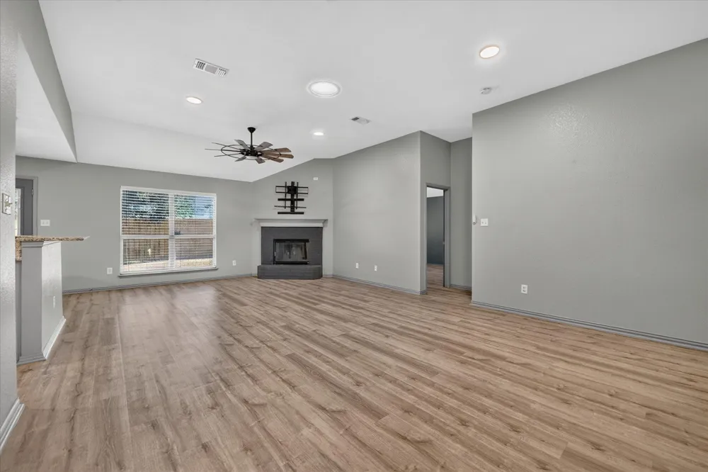 279 Vaden Avenue Burleson, TX 76028