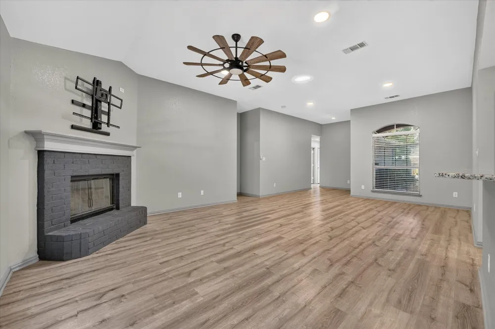 279 Vaden Avenue Burleson, TX 76028