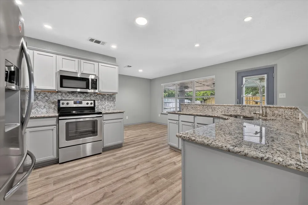 279 Vaden Avenue Burleson, TX 76028