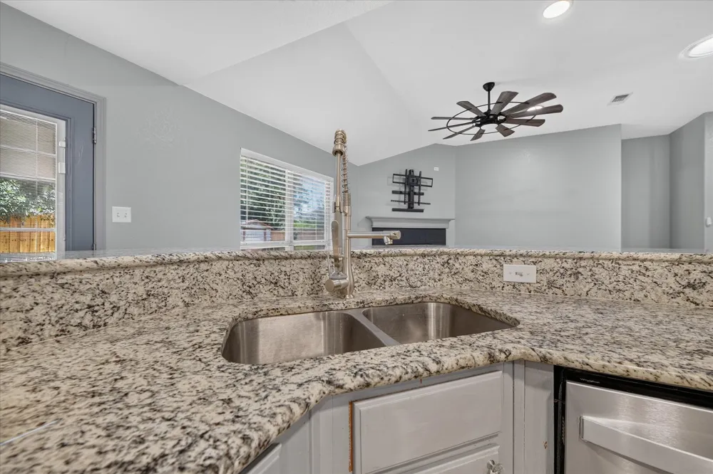 279 Vaden Avenue Burleson, TX 76028