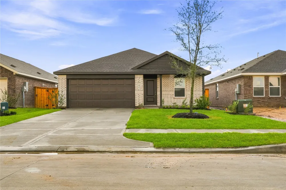 1427 Parks Edge Lane Angleton, TX 77515