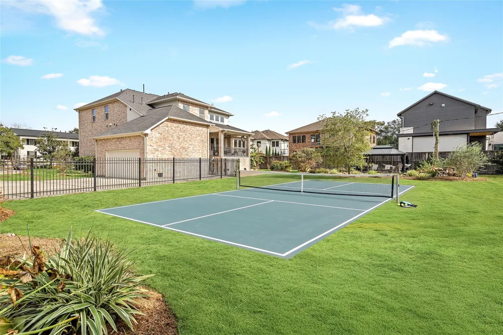 5319 Braesheather Drive Houston, TX 77096
