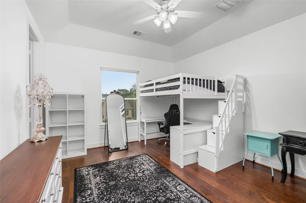 5319 Braesheather Drive Houston, TX 77096