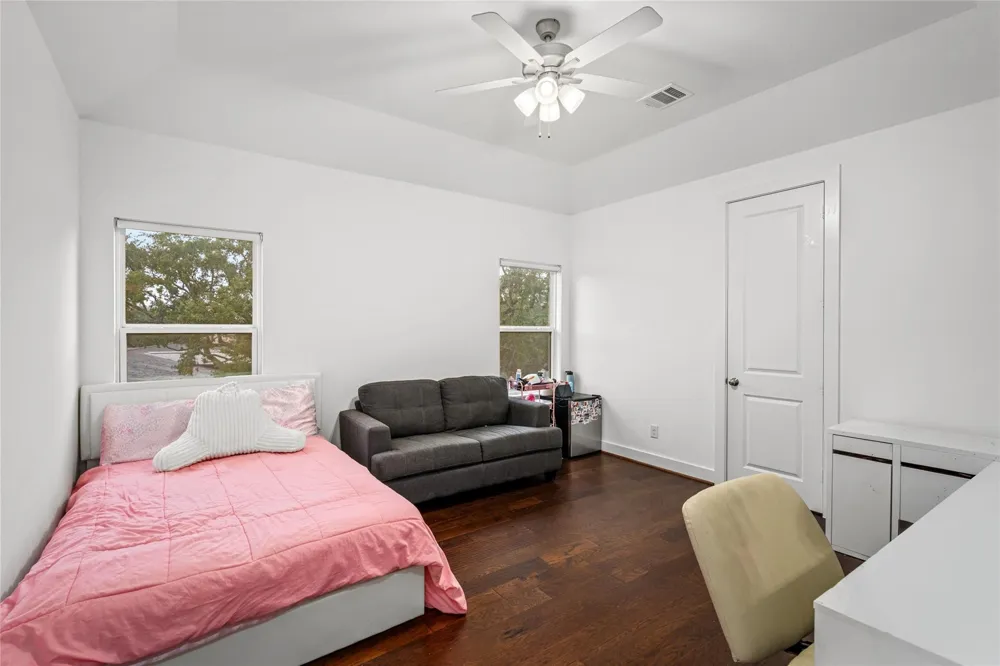 5319 Braesheather Drive Houston, TX 77096