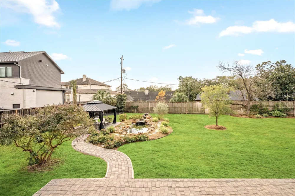 5319 Braesheather Drive Houston, TX 77096