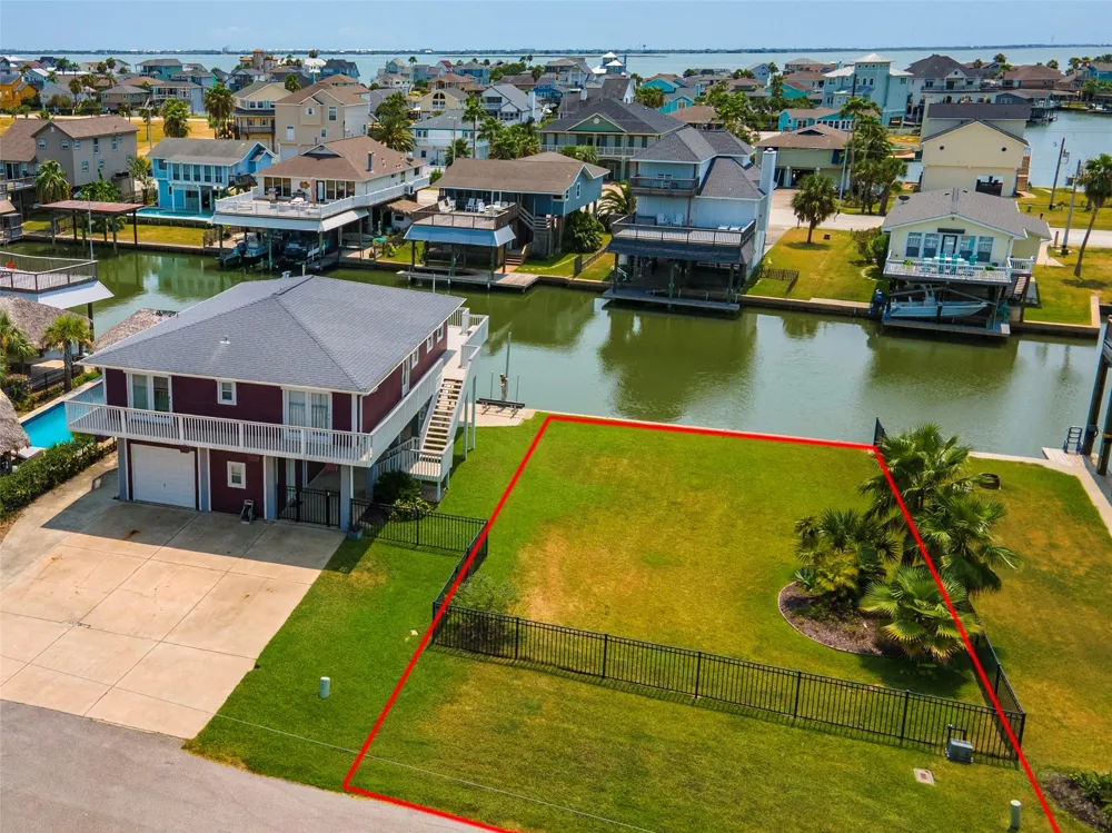 Coral Way Tiki Island, TX 77554