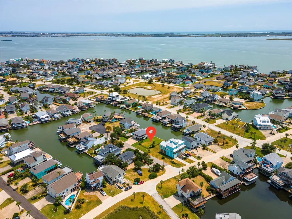 Coral Way Tiki Island, TX 77554