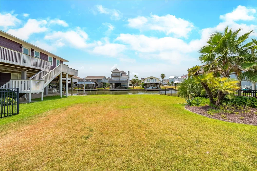 Coral Way Tiki Island, TX 77554