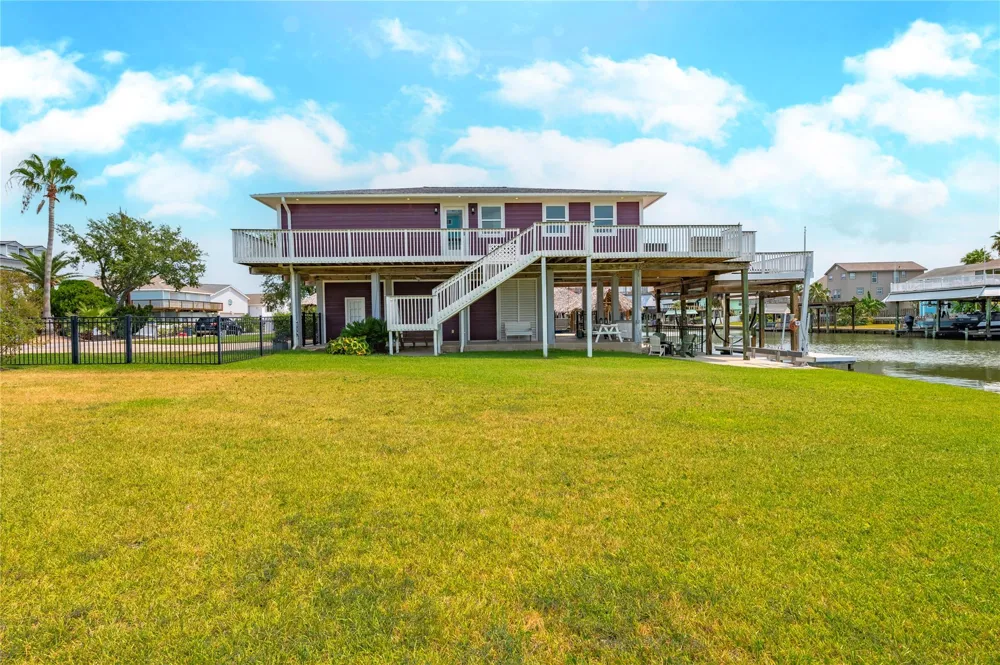 Coral Way Tiki Island, TX 77554