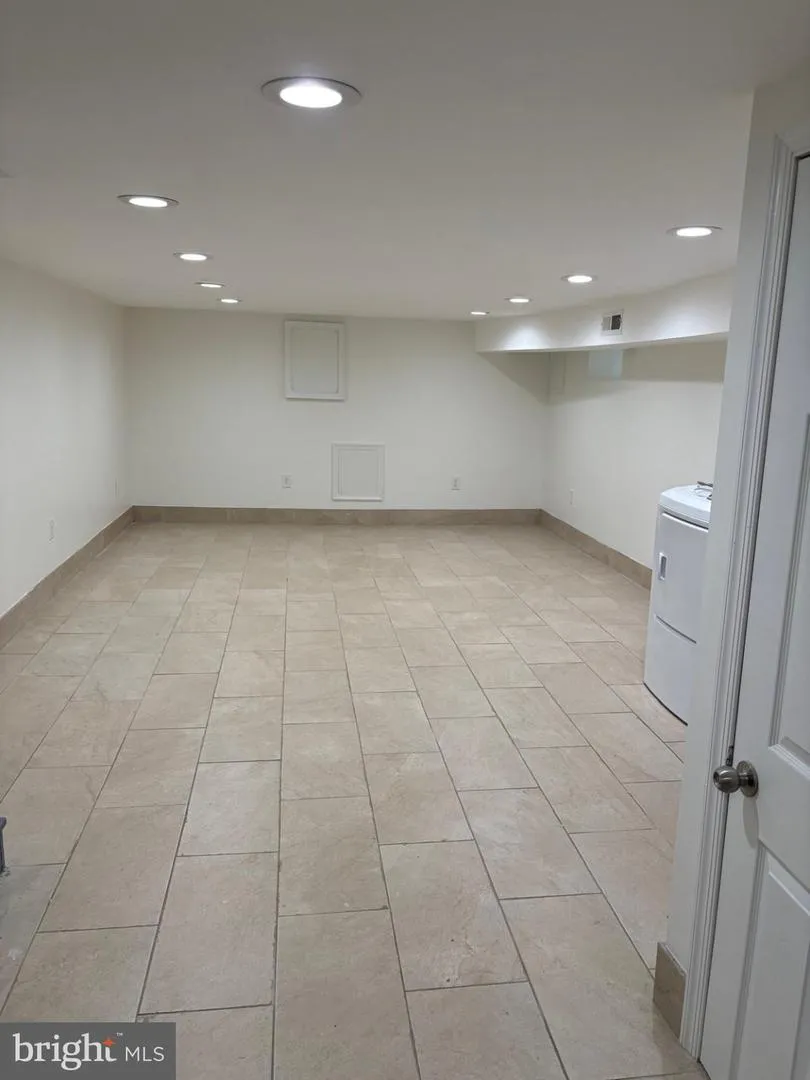 9526 DUNGAN ROAD Philadelphia, PA 19115