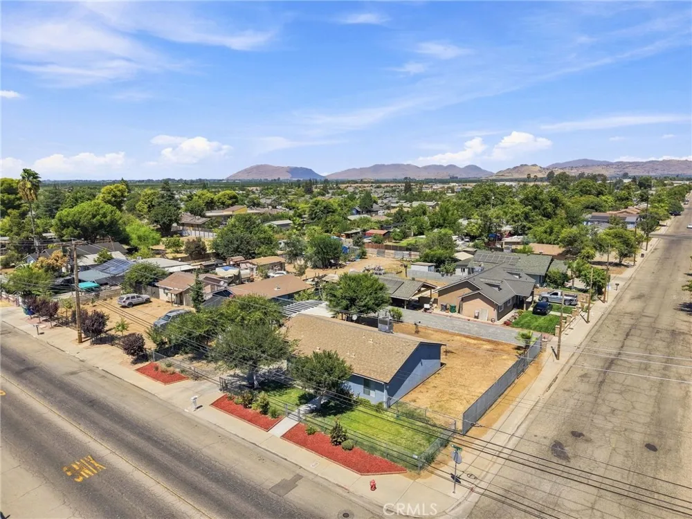 1208 South Orange Cove, CA 93646