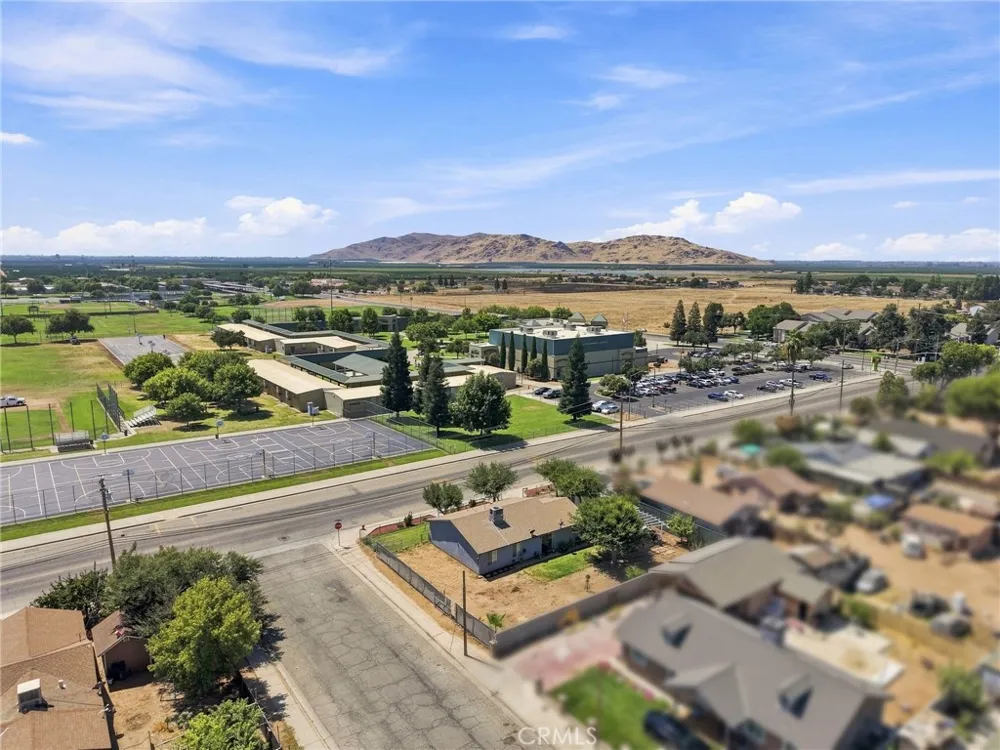 1208 South Orange Cove, CA 93646