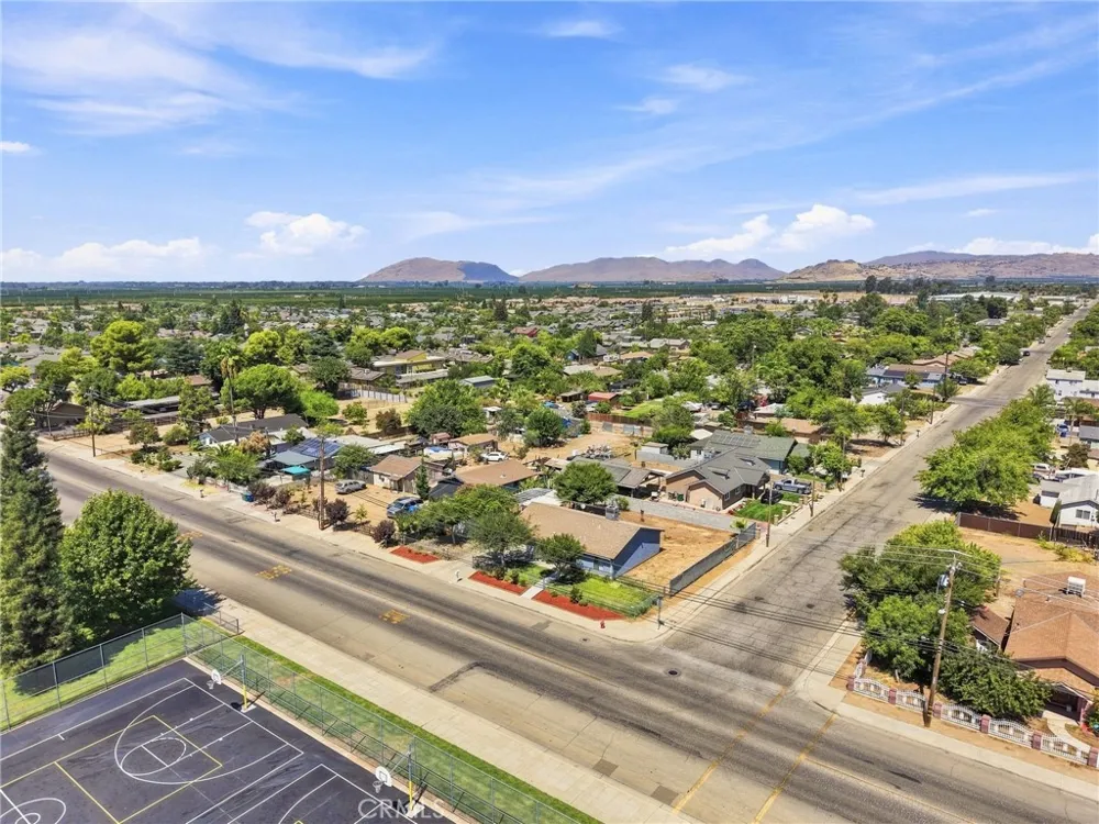 1208 South Orange Cove, CA 93646