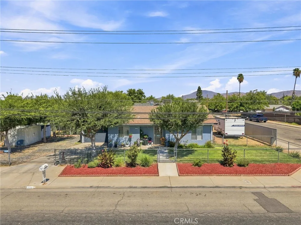 1208 South Orange Cove, CA 93646