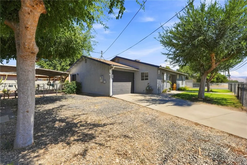 1208 South Orange Cove, CA 93646