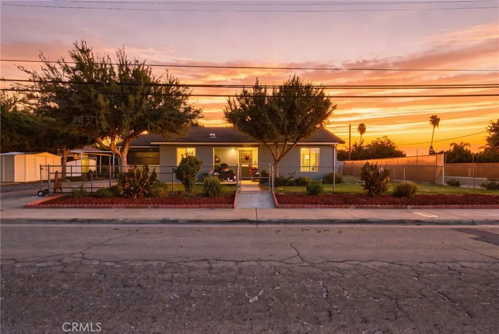 1208 South Orange Cove, CA 93646