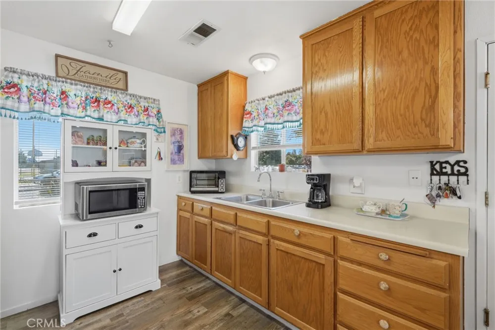 1208 South Orange Cove, CA 93646