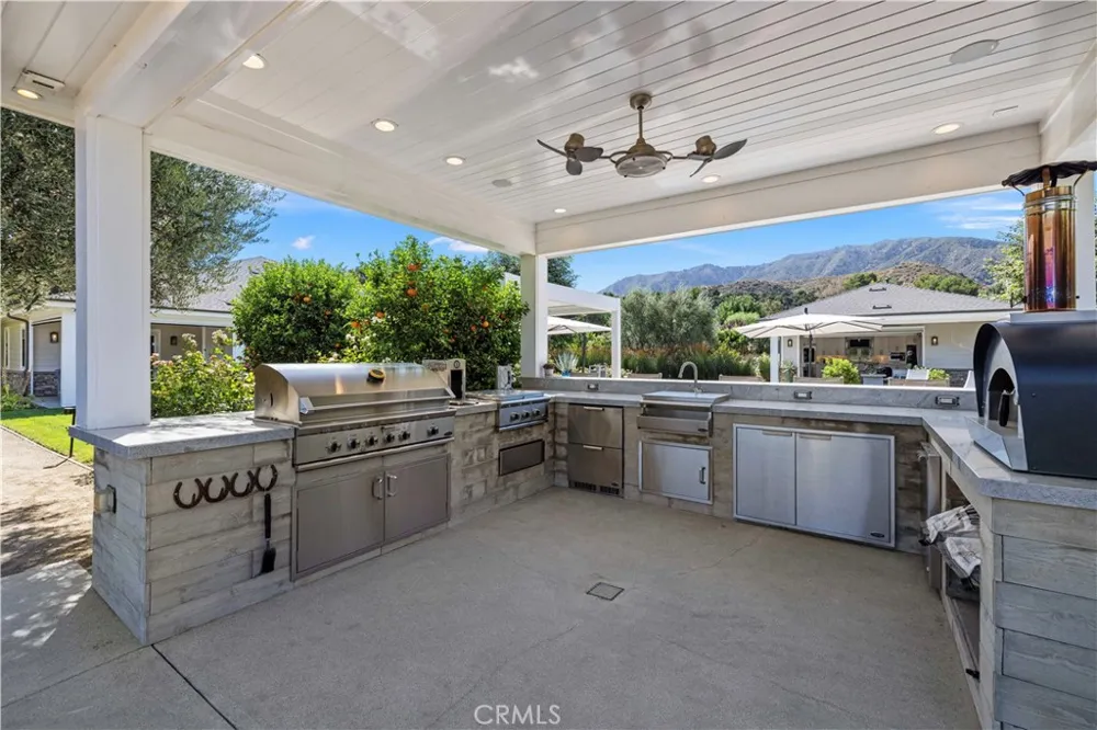 26185 Ravenhill Road Canyon Country, CA 91387